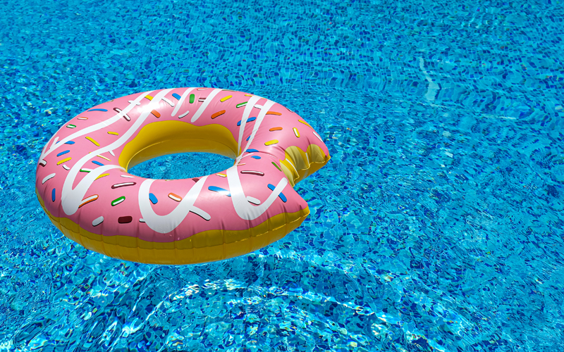 3 Easy Ways to Blow Up a Pool Float